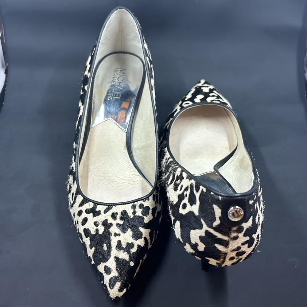 Michael Kors 7.5M kitten heal animal print